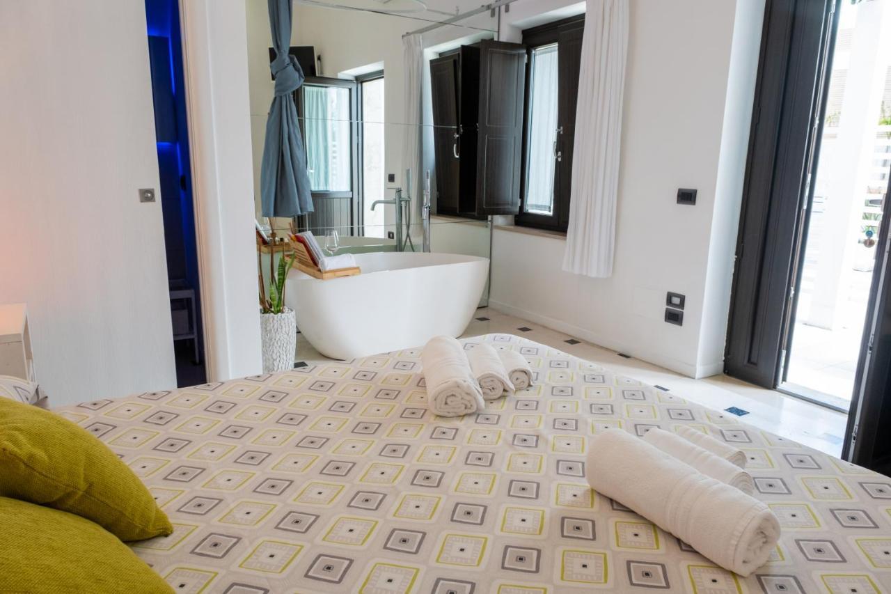 La Bella Trani - Suites And B&B ภายนอก รูปภาพ