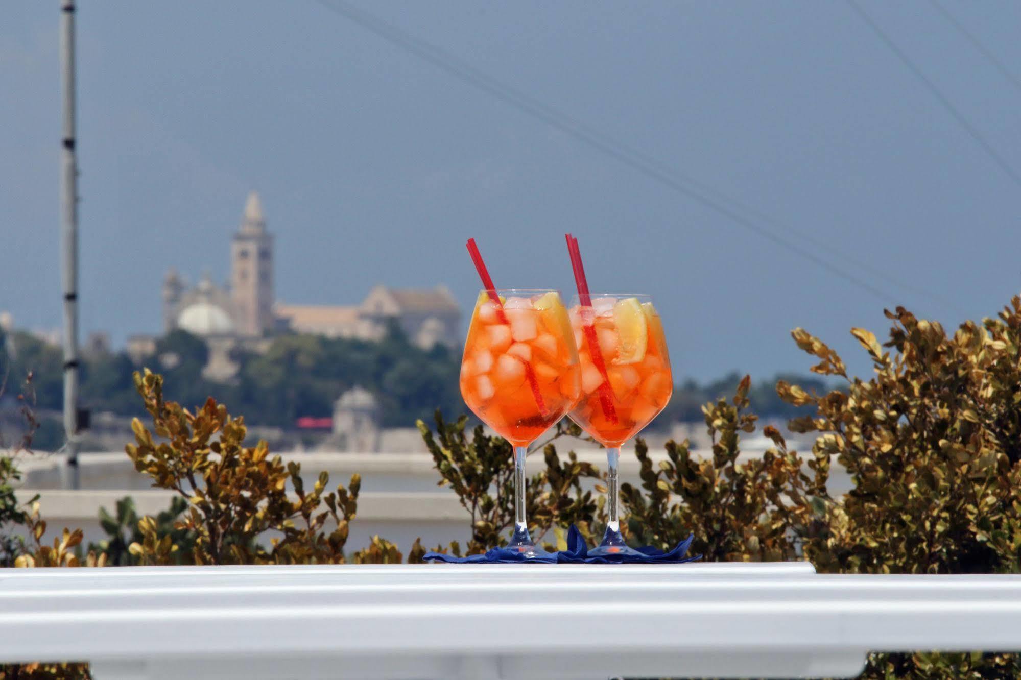 La Bella Trani - Suites And B&B ภายนอก รูปภาพ